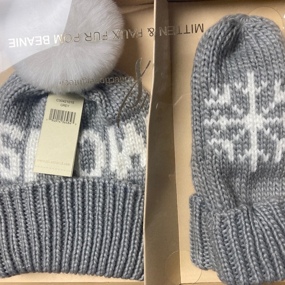 Mittens and hat - Picture 1 of 4